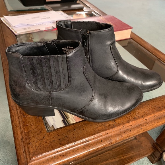 New 8.5 Booties - Picture 1 of 3
